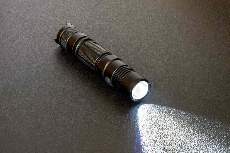 A Guide to Choosing the Best Tactical LED Flashlight | WordYrazzii